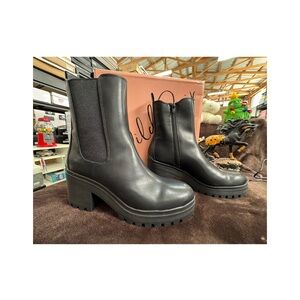 Wild Pair Black Chunky Heel Ankle Boots 8.5
